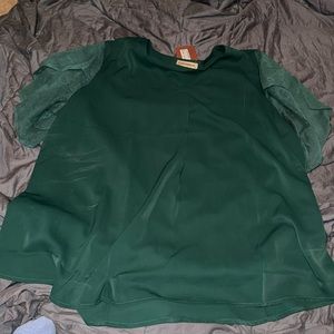 Blouse with flowy sleeves